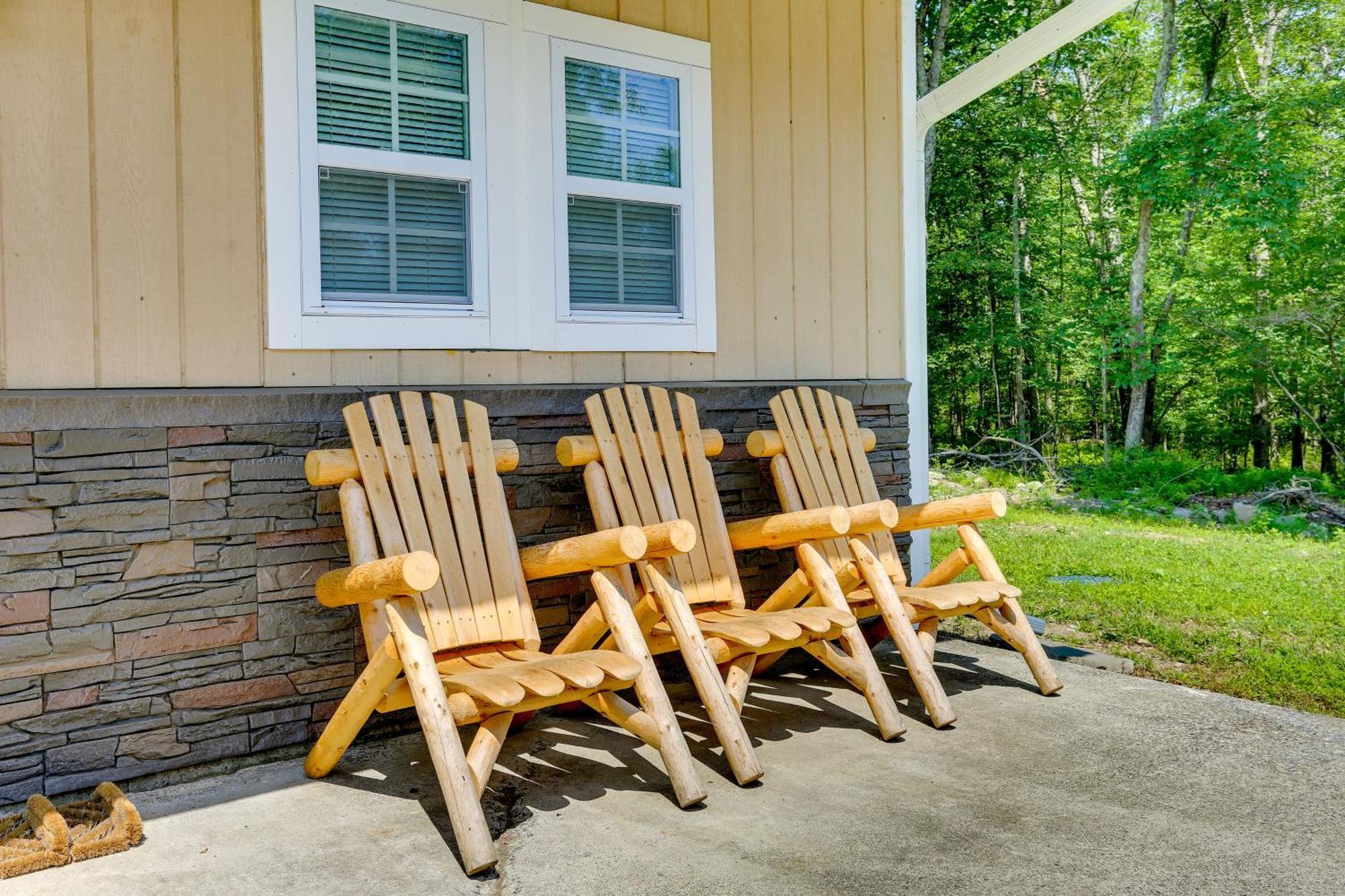 Secluded Poconos Cabin With Fire Pit On 75 Acres! East Stroudsburg Exterior photo